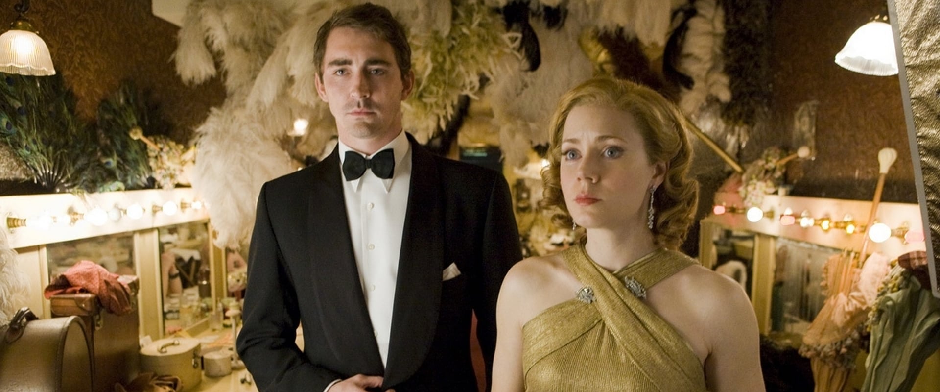 دانلود فیلم Miss Pettigrew Lives for a Day 2008 (خانم پتیگرو برای یک روز زندگی می‌کند 2008) بدون سانسور با زیرنویس فارسی