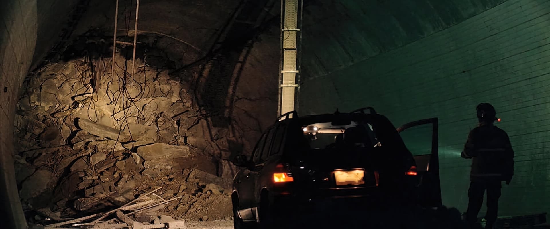 دانلود فیلم Tunnel 2016 (تونل 2016) بدون سانسور با زیرنویس فارسی