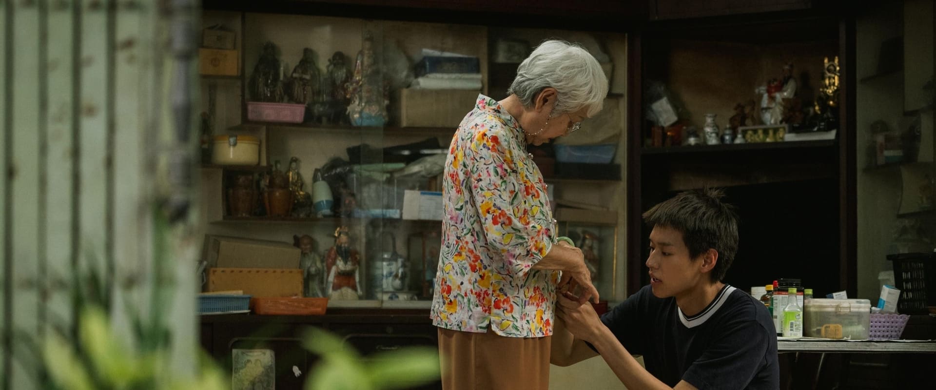 دانلود فیلم How to Make Millions Before Grandma Dies 2024 (راهنمای میلیونر شدن قبل از مرگ مادربزرگ 2024) بدون سانسور با زیرنویس فارسی