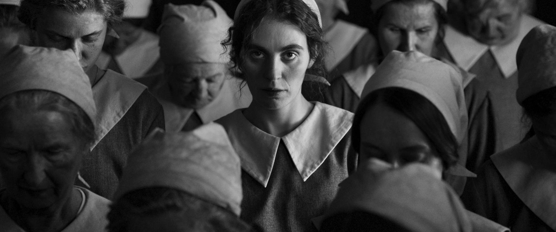 دانلود فیلم The Girl with the Needle 2024 (دختری با سوزن  2024) بدون سانسور با زیرنویس فارسی