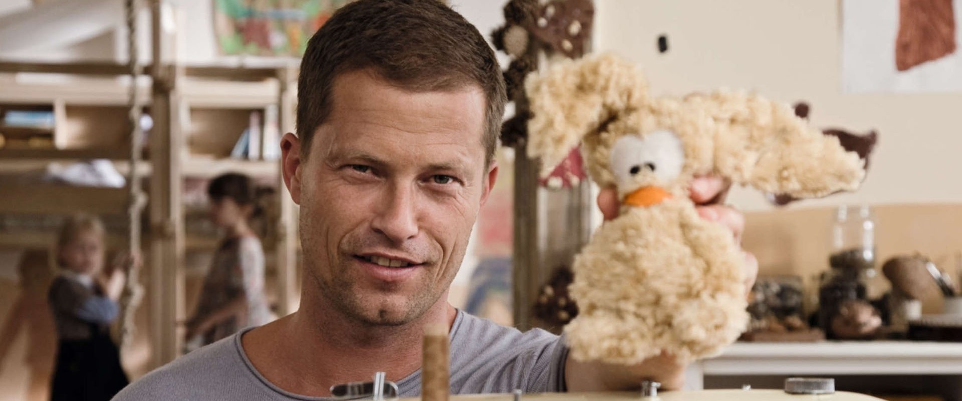 دانلود فیلم Rabbit Without Ears 2 2009 (خرگوش بدون گوش 2 2009) بدون سانسور با زیرنویس فارسی