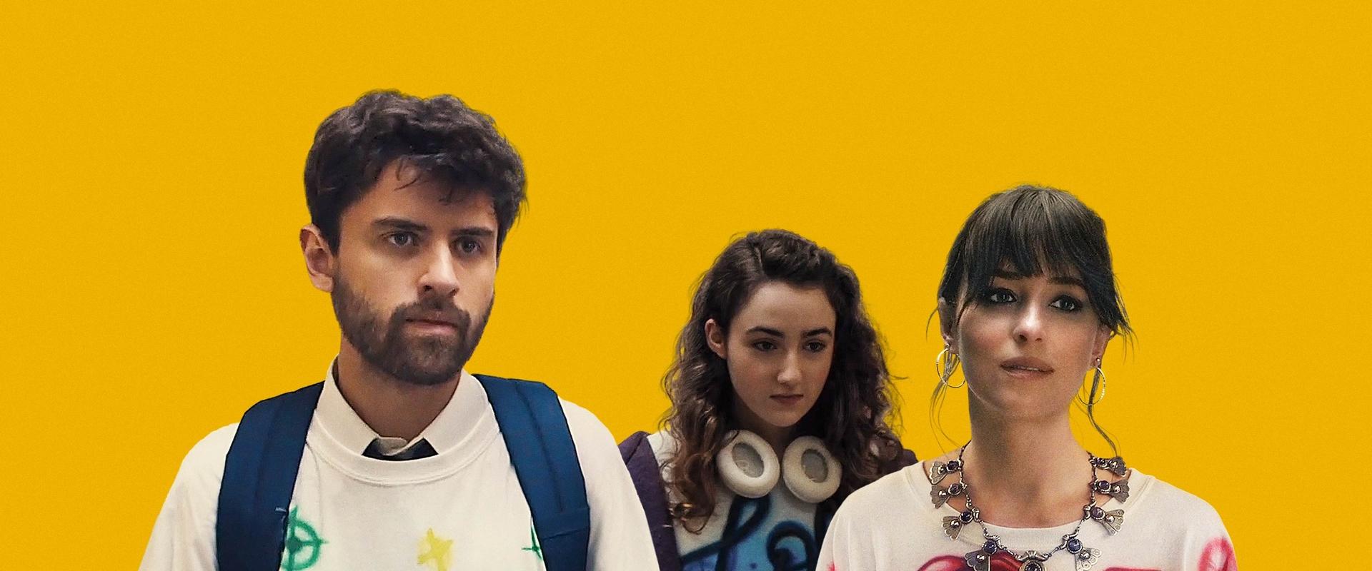 دانلود فیلم Cha Cha Real Smooth 2022 (رقص چاچا به نرمی 2022) بدون سانسور با زیرنویس فارسی