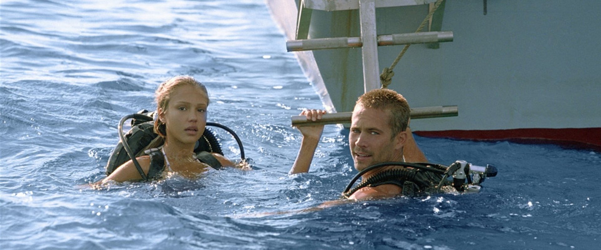 دانلود فیلم Into the Blue 2005 (در میان آبی 2005) بدون سانسور با زیرنویس فارسی