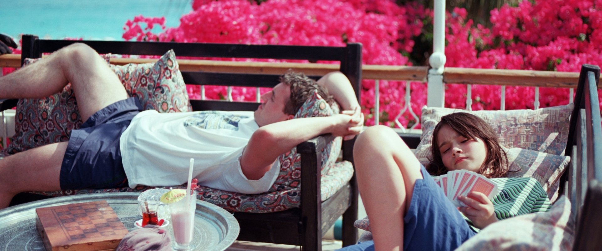 دانلود فیلم Aftersun 2022 (بعد از آفتاب 2022) بدون سانسور با زیرنویس فارسی