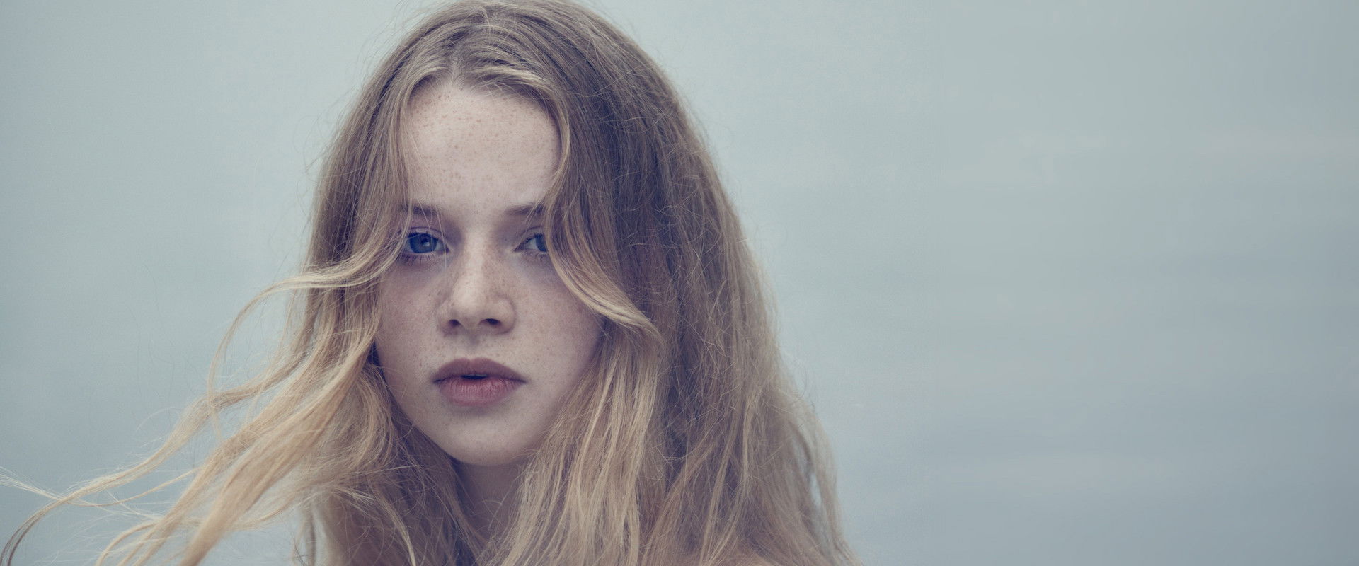 دانلود فیلم Blue My Mind 2017 (ذهن آبی من 2017) بدون سانسور با زیرنویس فارسی